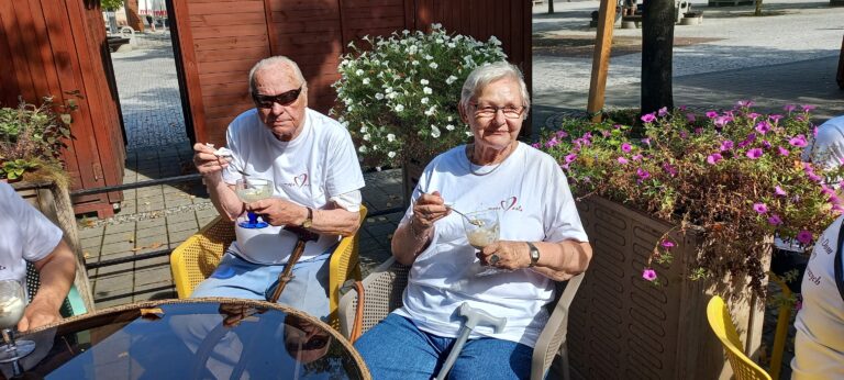 Z seniorami na lodach